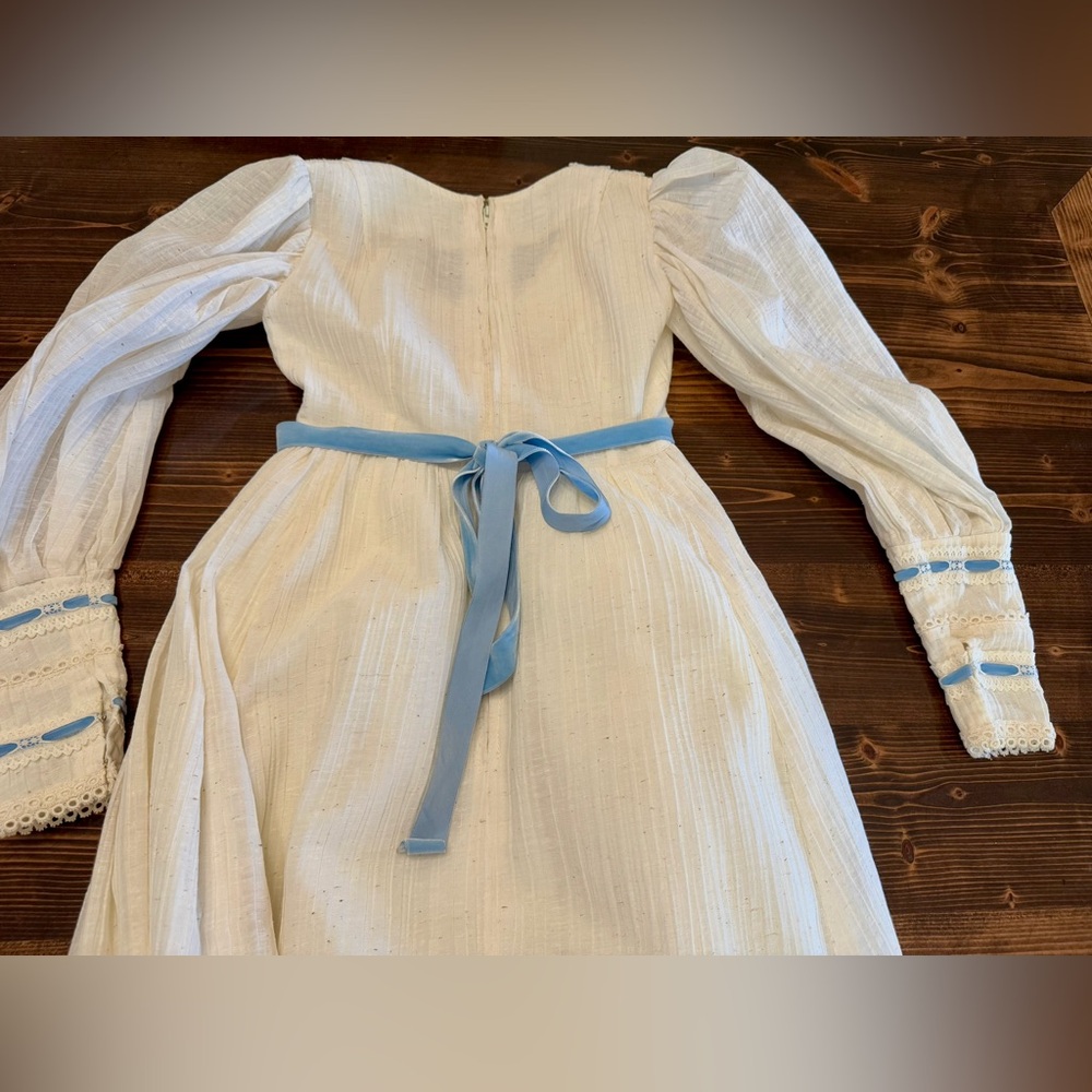 Vintage Handmade Ecru Cotton Gunne Sax Style Dress‎ with Blue Velvet Trim - Picture 9 of 13